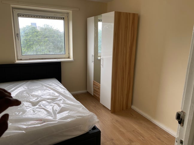 Room to rent Main Photo