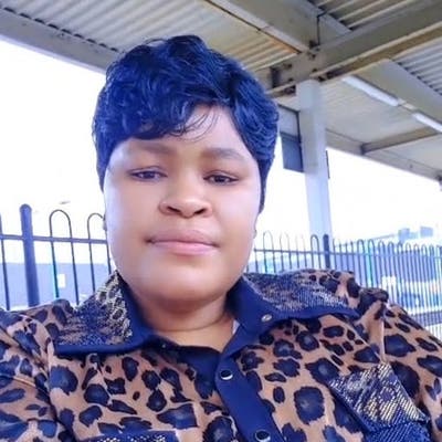 Professional Female seeks a single or double room Main Photo