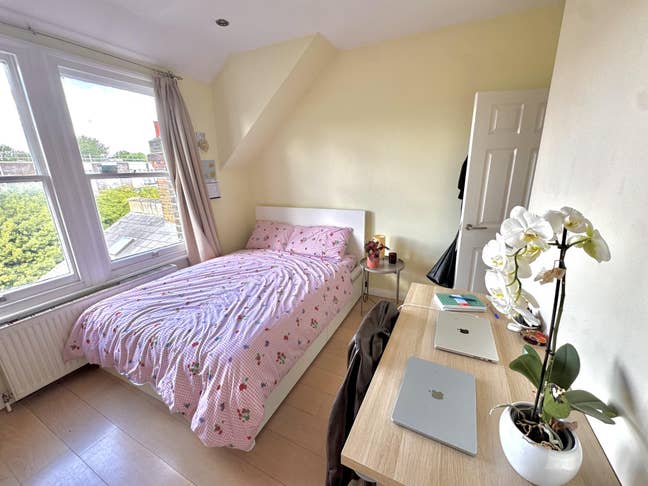 Bright Large Double Bedroom 🌿 Main Photo