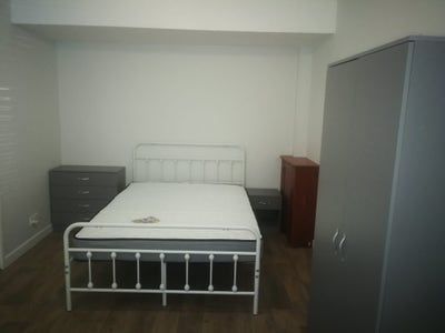 Double room to rent in shared house. Main Photo