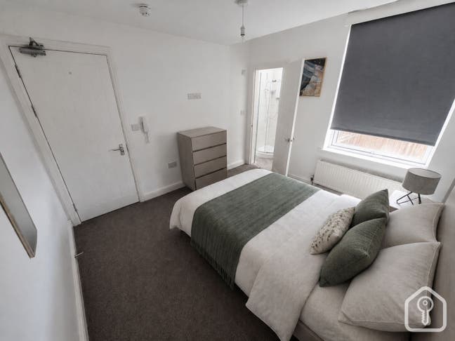 🏡Spacious Pleasant Ensuites - all bills included Main Photo