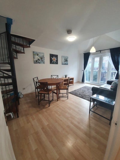 Two Rooms available in London Bridge Home  Main Photo