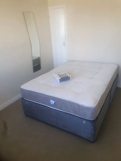 Beautiful Room - All Refurbished, All Bills Paid Main Photo