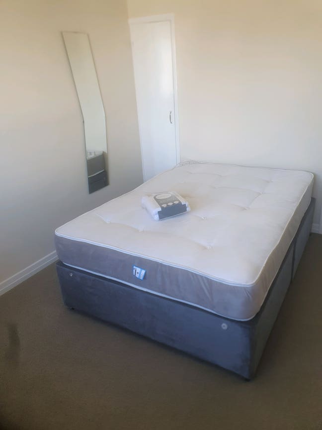 Beautiful Room - All Refurbished, All Bills Paid Main Photo