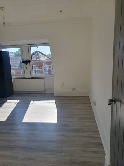 Beautiful  Clean 1 bed room flat to rent - Norwood Main Photo