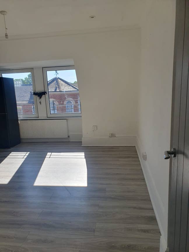 Beautiful  Clean 1 bed room flat to rent - Norwood Main Photo