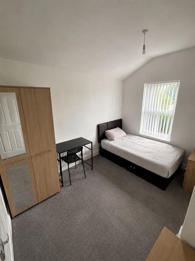 New Modern En-Suite Double Room – All Bills Incl Main Photo