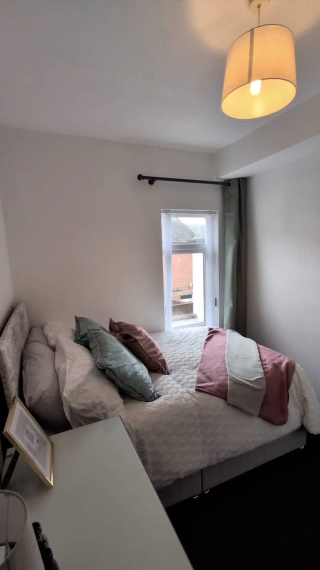 Modern Double Room Available – Just Off the Ormeau Main Photo