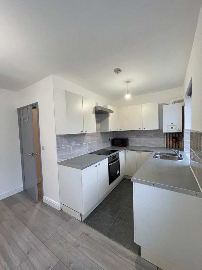2 Bed Flat on 1St Floor - Unfurnished - CV4 9Bx Main Photo