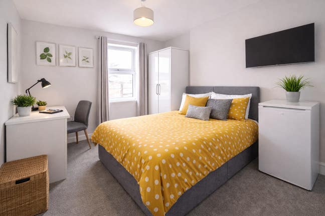 Spacious Double Room | Bills Included | Hurry up🎉 Main Photo