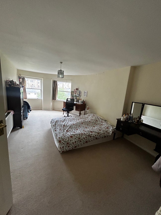 Beautiful large furnished private double bedroom Main Photo