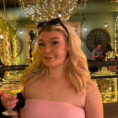 Professional Female seeks a double room Main Photo