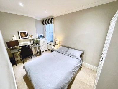All Inclusive Double Room in Clapham London Main Photo