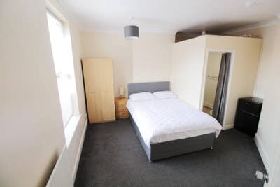 Stunning Double Room -  Close to City Centre  Main Photo