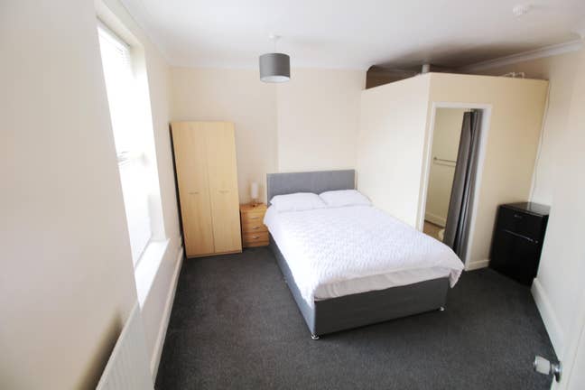Stunning Double Room -  Close to City Centre  Main Photo