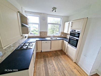 Prime S11 Rooms – Balcony + Bills Included! Main Photo