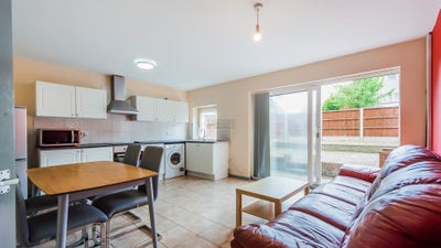 Summer Let – Room in City Centre Main Photo