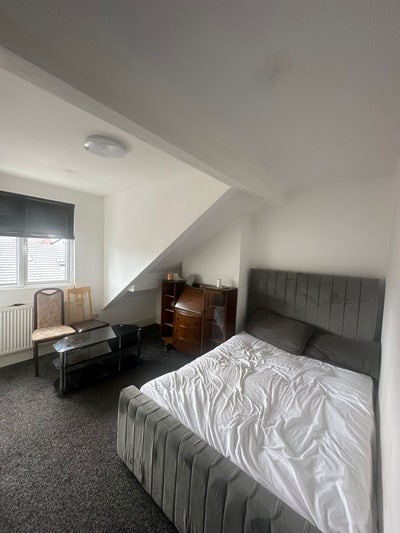 LS8 Room Available for Those on Dss Main Photo