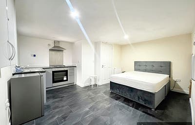 Modern Studio Available To Let Main Photo