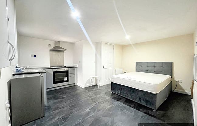 Modern Studio Available To Let Main Photo