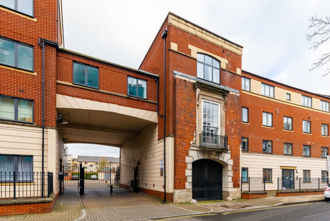Large 2 bed Apartment  Main Photo