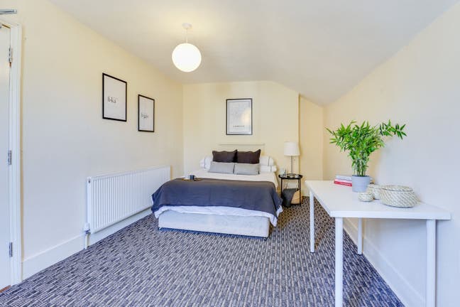 Large West Ealing Double Bedroom Main Photo