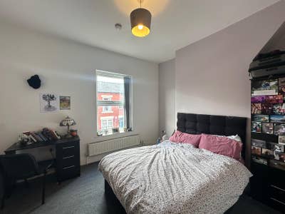 4 Bed Property Available - Osborne St M6 &pound;135pppw Main Photo