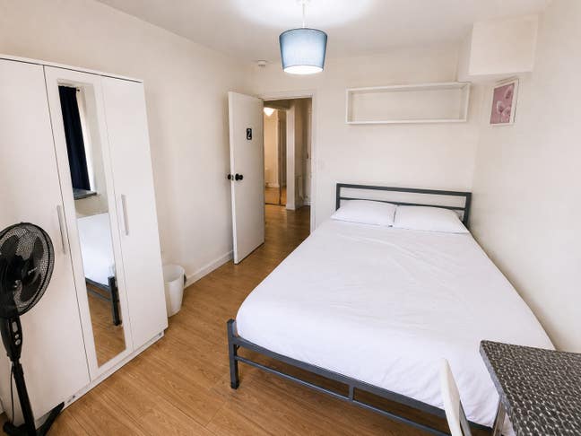  ✨🏠 Mile End/ Bow Double Room Prime Area🏠  Main Photo