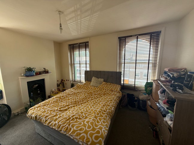 Two double bedrooms available from 1st July.  Main Photo