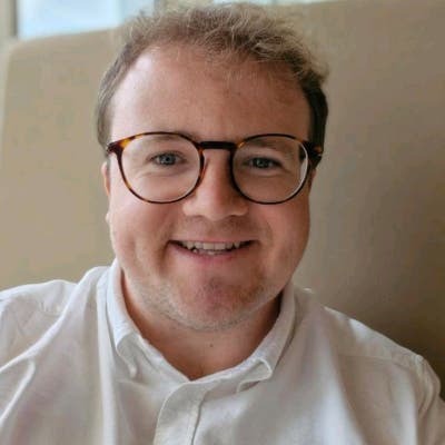29 year old professional looking for a double room Main Photo