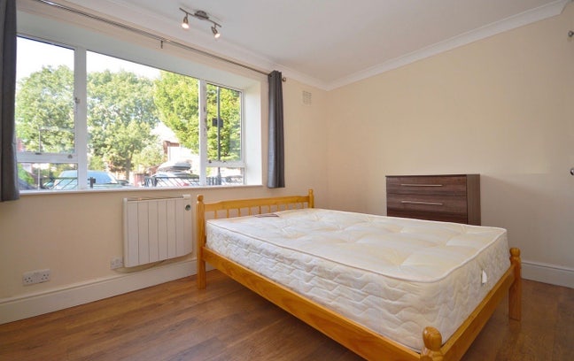 2 Space Available in a Spacious 3 BHK Main Photo