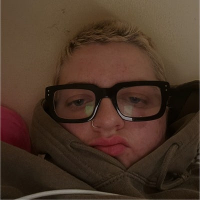 Looking for double room or buddy up  Main Photo
