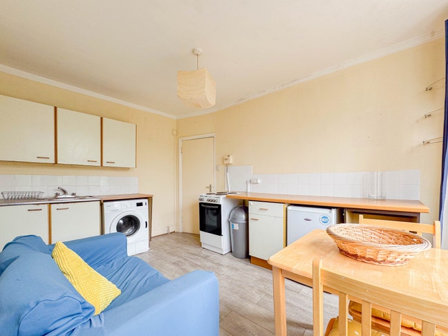 A well presented one bedroom flat in Briixton SW9 Main Photo