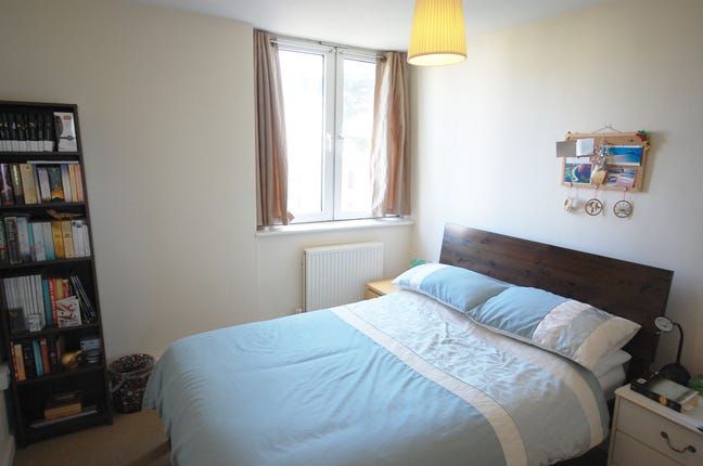 Spacious Double Room in Wimbledon SW19 – Available Main Photo