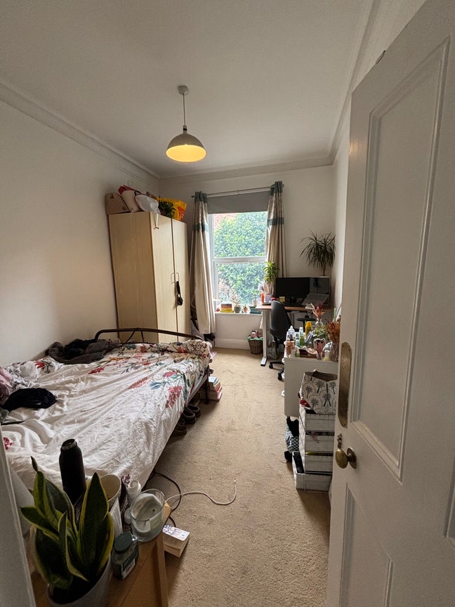 Bright Double room in friendly house share  Main Photo