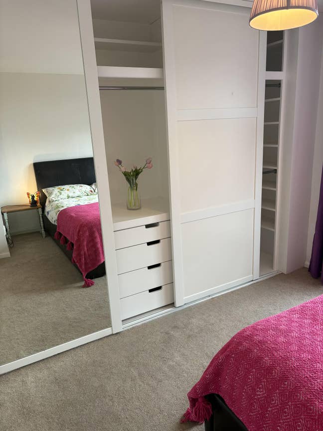 Bright double room with ample storage Main Photo