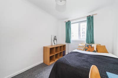 Large Room Available in Putney Heath Main Photo