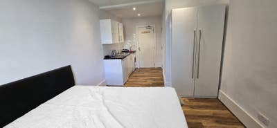 Bright and Spacious Modern Studio Main Photo