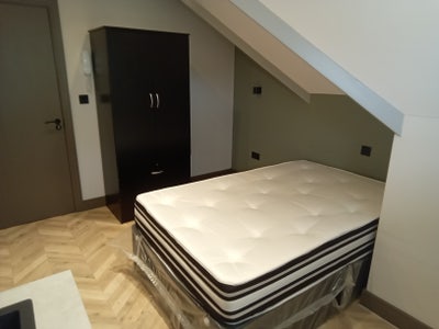 Studio Room Available – Green Lane TW17 8DR Main Photo