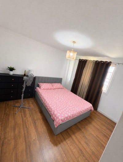 Double room available immediately in southgate  Main Photo