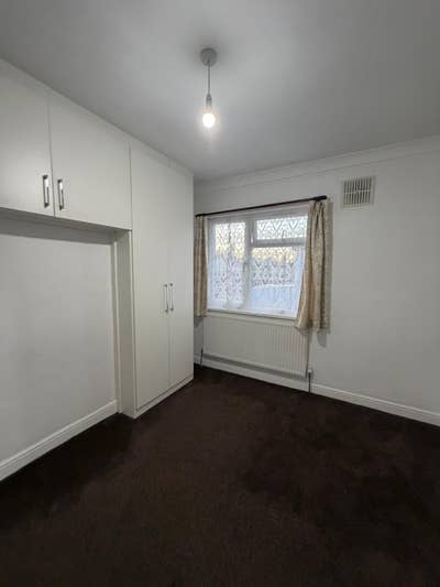 🏡✨ Master Bedroom Available on Southall Broadway  Main Photo