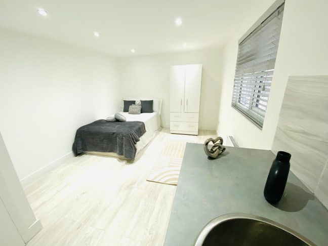 ✨ 🏡 Studio Flat to Let in Streatham – Main Photo