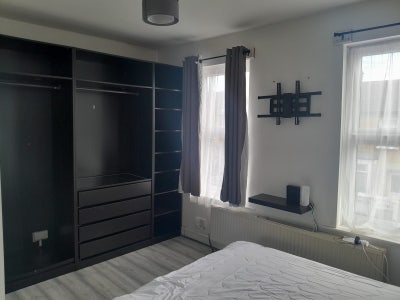 En Suite Large Room. Amazing House Share  Main Photo