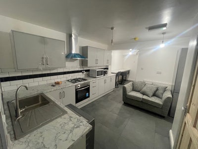 Double Rooms Available in Friendly House Share Main Photo