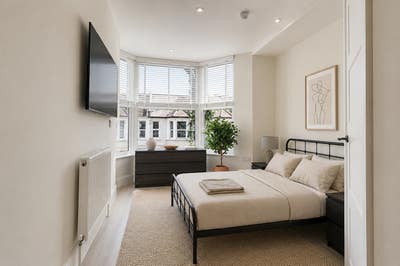 Modern Double with Ensuite in Central Southend Main Photo