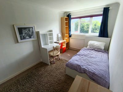 Room available in quiet & relaxed house.  Main Photo