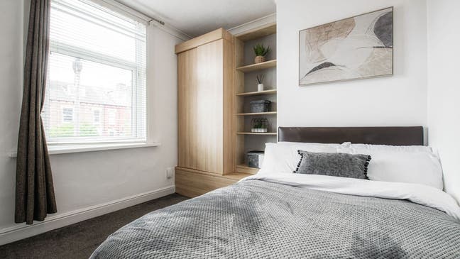 2 X Double Room - 4 Bed/2Bath Property - Bills Inc Main Photo