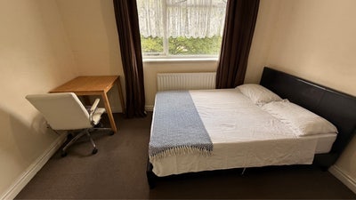 **Large Double Room to Rent, All Bills Included ** Main Photo