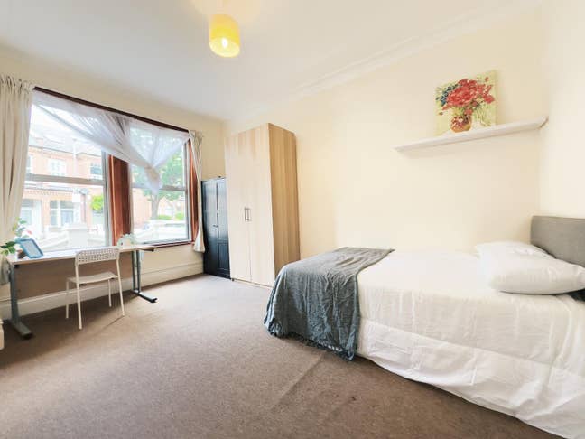 Gorgeous rooms in Balham | Backyard with BBQ set!! Main Photo