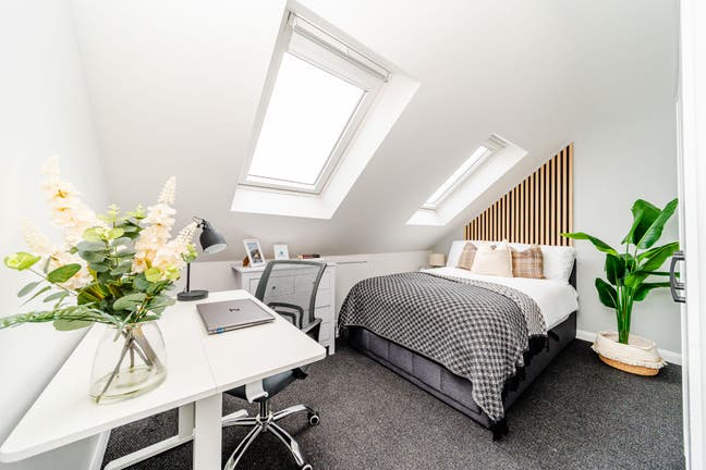 Modern & Welcoming 5-Bed Professional House Share Main Photo